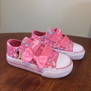 Minnie Mouse shoes